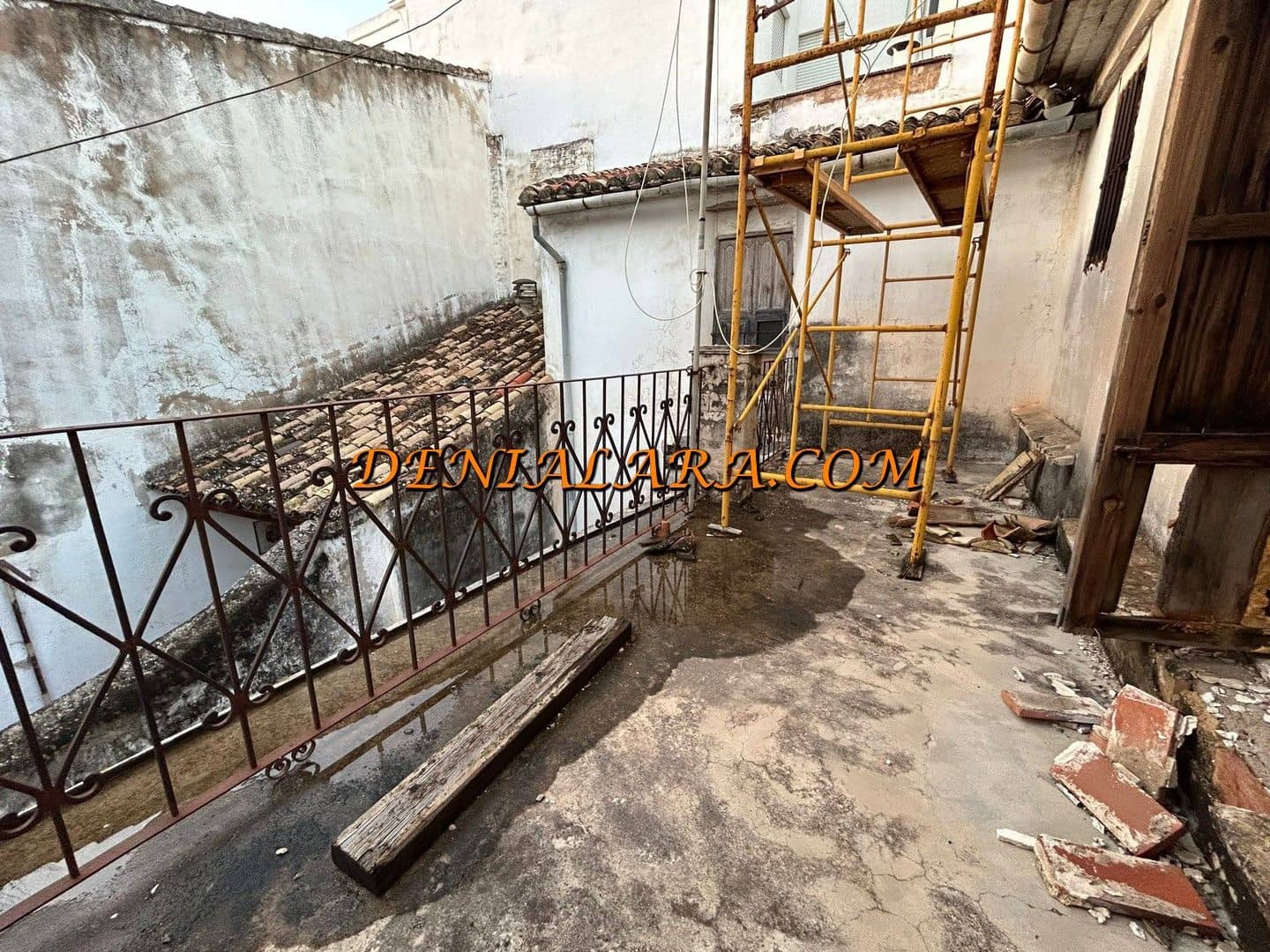 6 bedroom Townhouse for sale in Pego with garage - € 275,000 (Ref: 8623112)