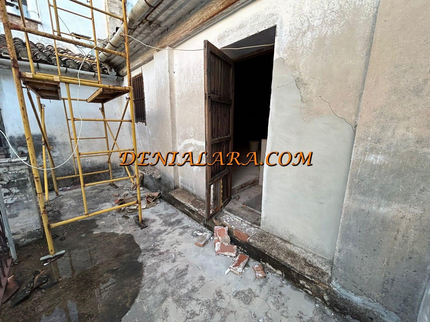 6 bedroom Townhouse for sale in Pego with garage - € 275,000 (Ref: 8623112)