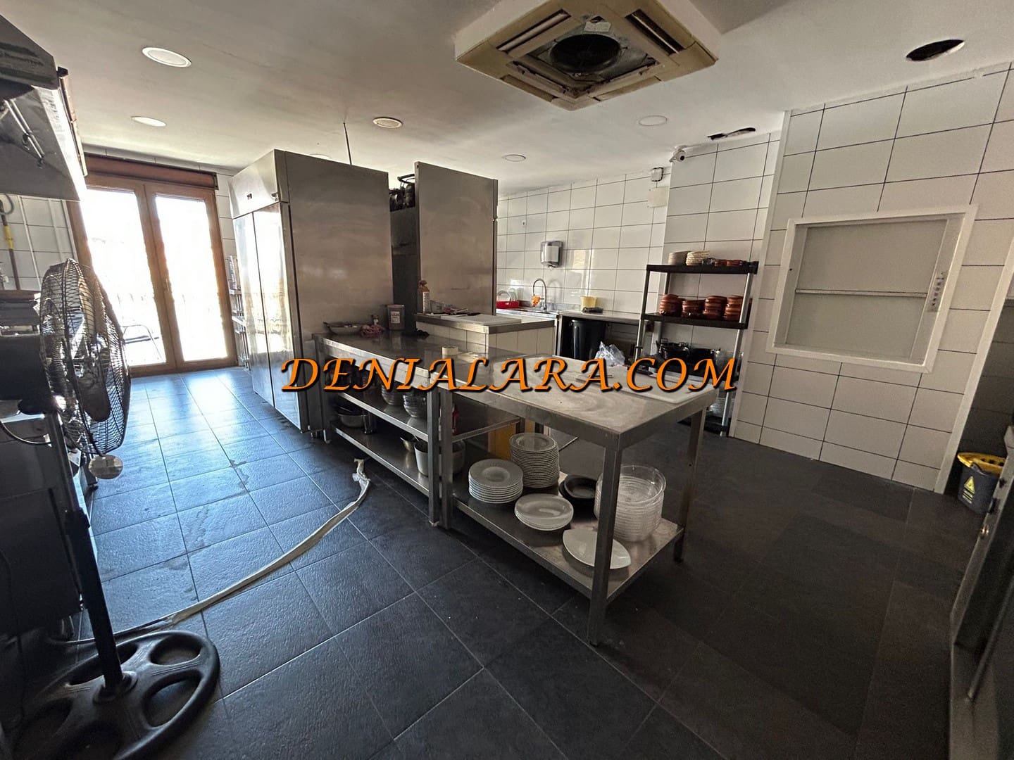 Restaurant/Bar til leje i Denia - € 3.000 (Ref: 8762729)