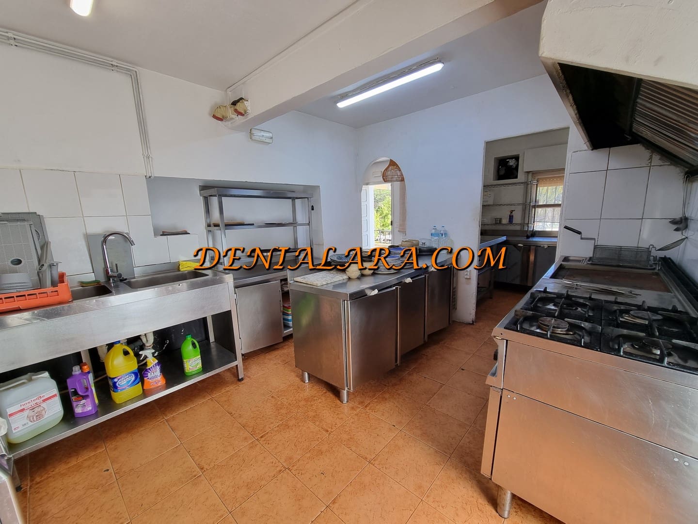 Restaurant/Bar til salg i Denia med garage - € 499.999 (Ref: 8909896)