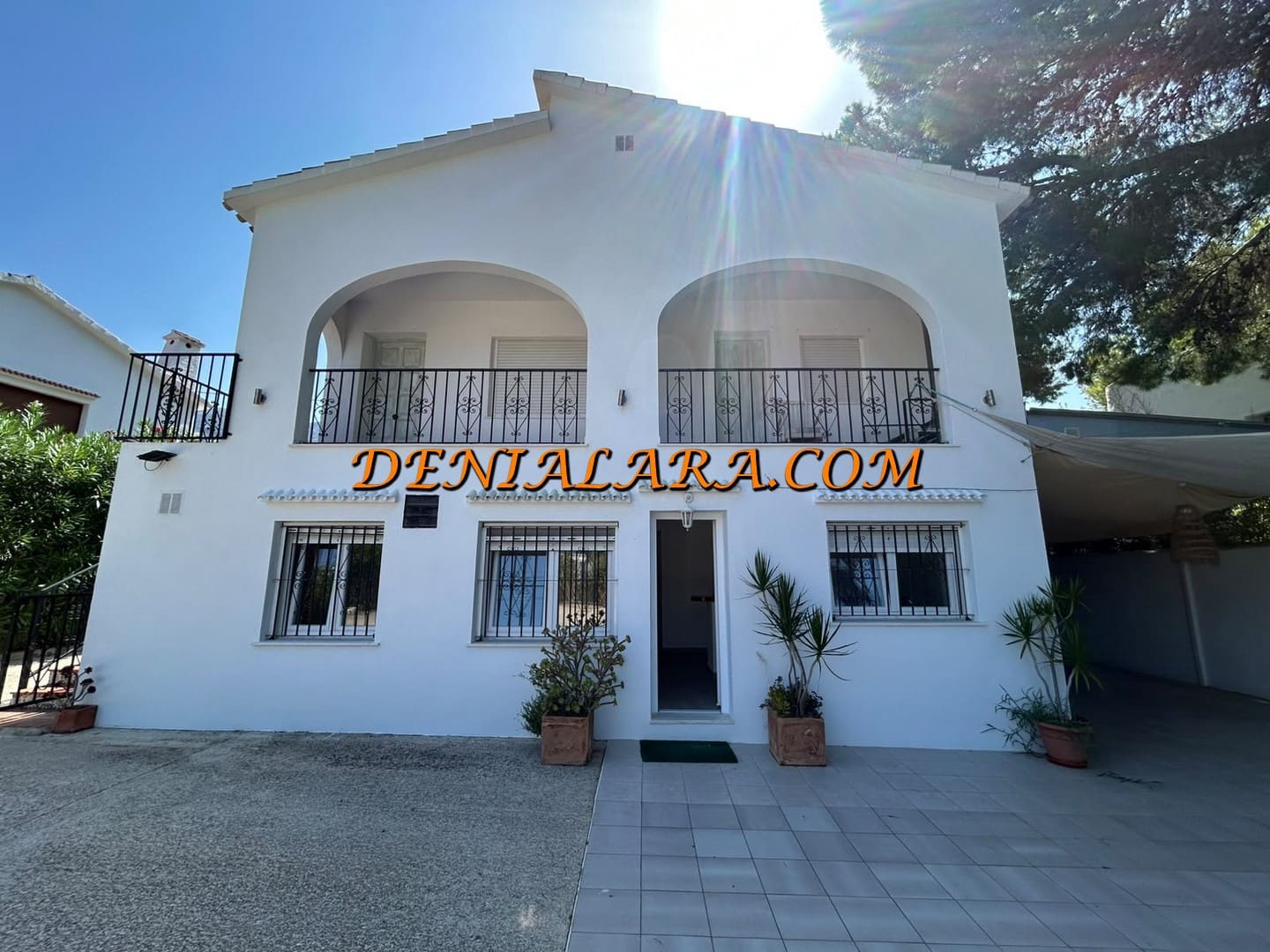 5 bedroom Villa for sale in Denia with garage - € 590,000 (Ref: 8909896)