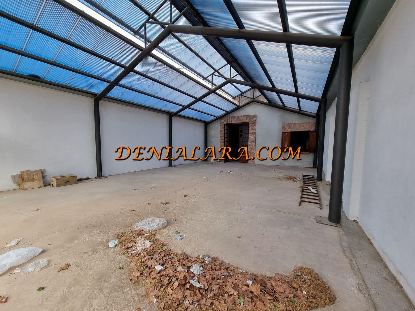 Kommersiell til leie i Ondara - € 2 500 (Ref: 8947518)