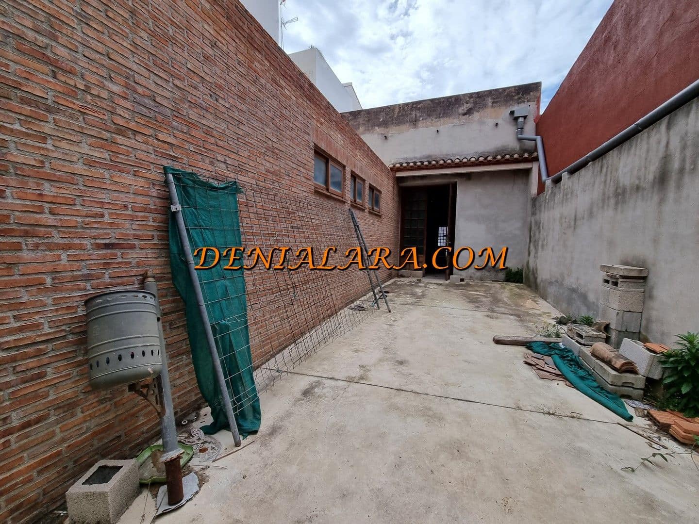 Erhverv til leje i Ondara - € 2.500 (Ref: 8947518)