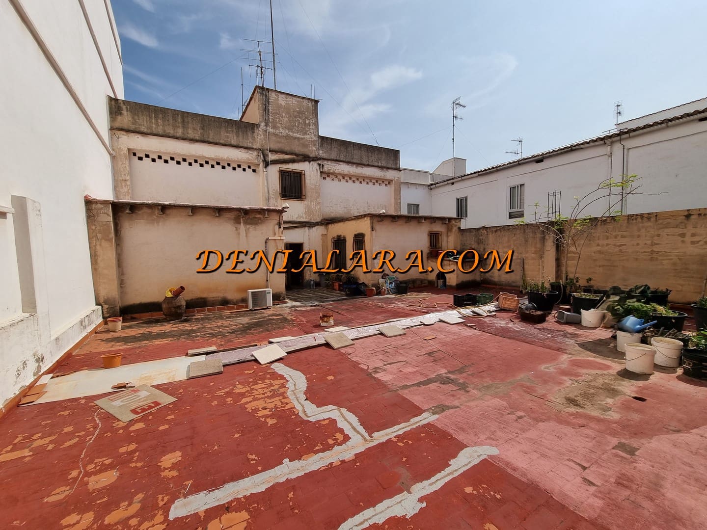 Kommersiell til salgs i Pego med garasje - € 600 000 (Ref: 9035770)