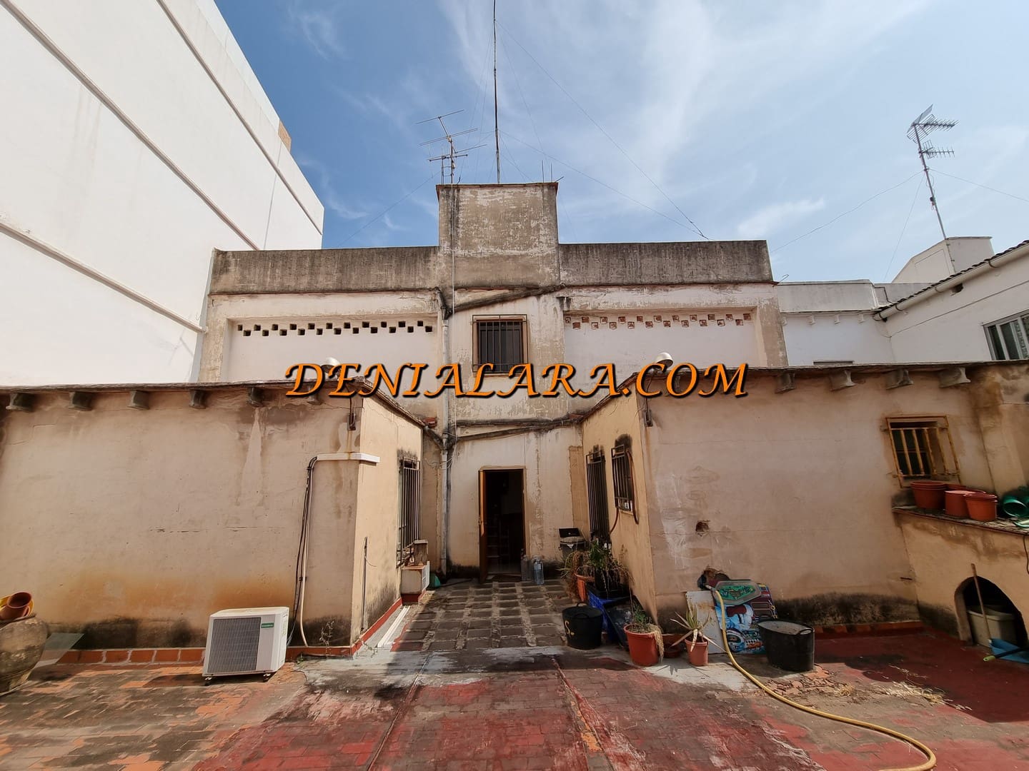 Kommersiell til salgs i Pego med garasje - € 600 000 (Ref: 9035770)