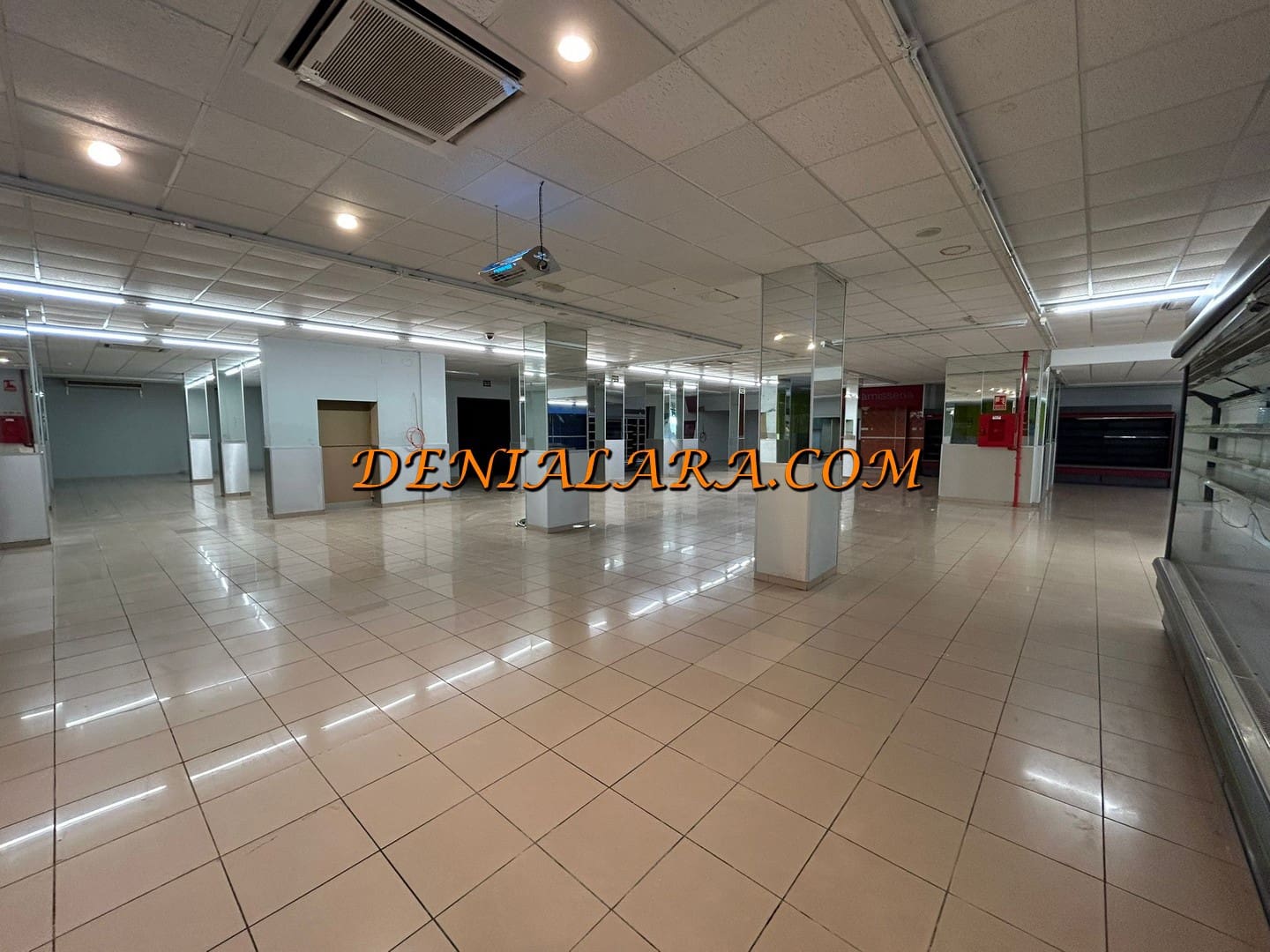 Kommersiell til leie i Els Poblets med garasje - € 5 400 (Ref: 9197001)