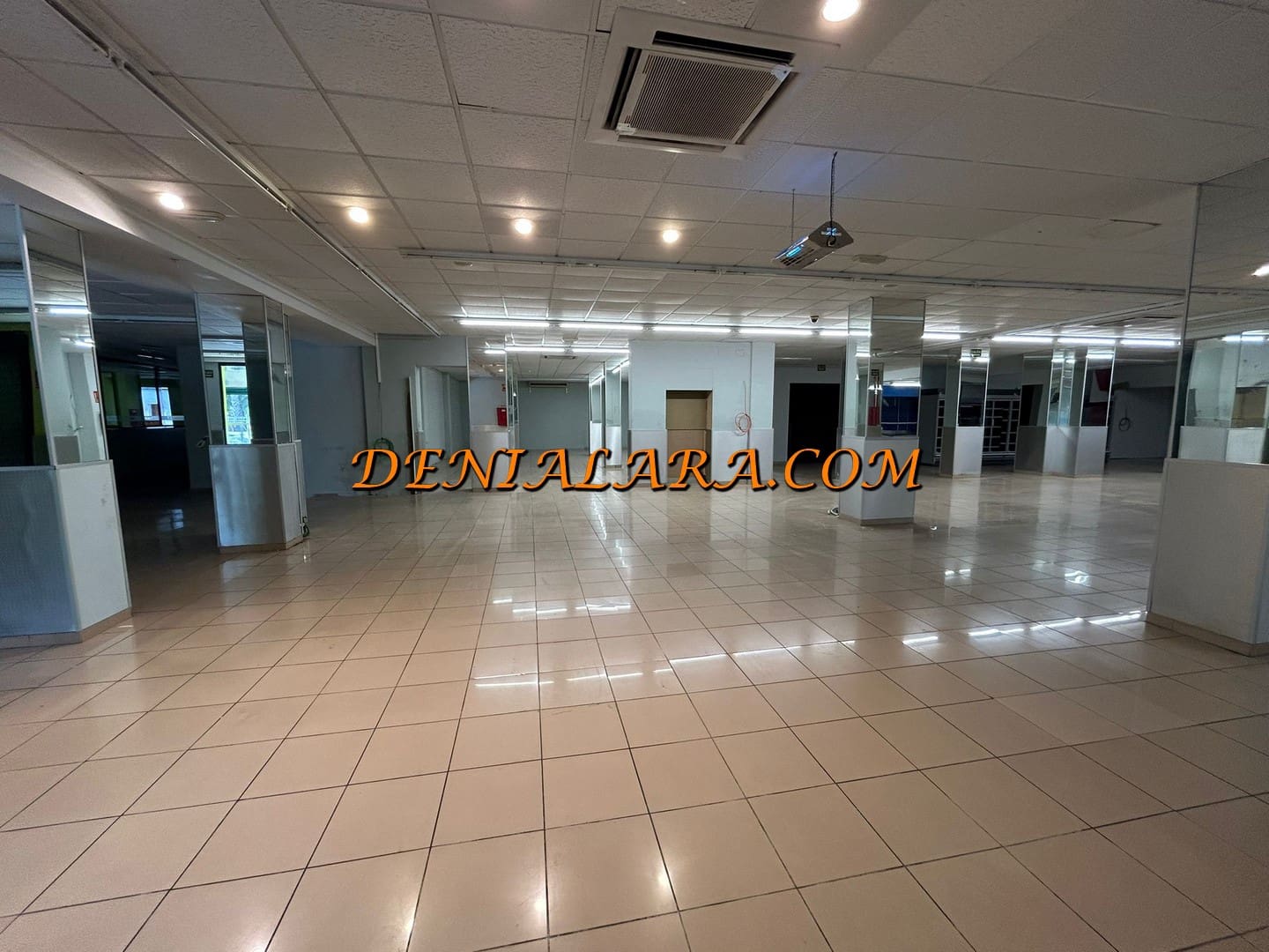 Kommersiell til leie i Els Poblets med garasje - € 5 400 (Ref: 9197001)