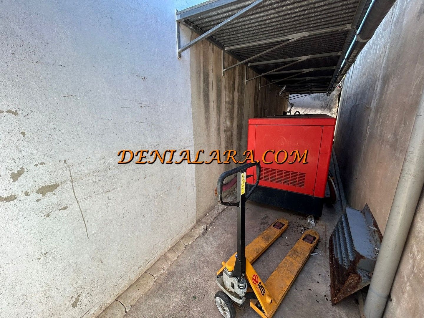 Kommersiell til leie i Els Poblets med garasje - € 5 400 (Ref: 9197001)