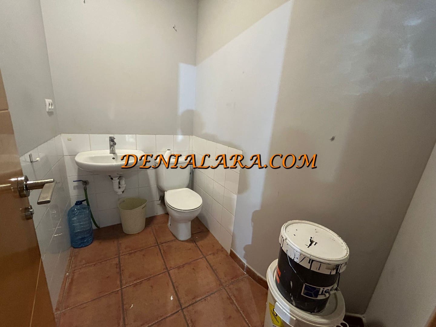 Commercieel te huur in Denia - € 800 (Ref: 9396779)