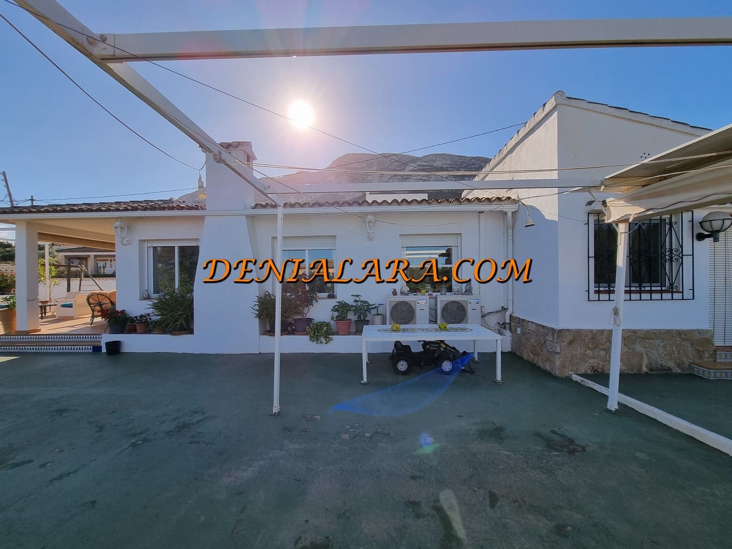 4 sypialnia Willa na sprzedaż w Denia z basenem garażem - 614 999 € (Ref: 9417819)