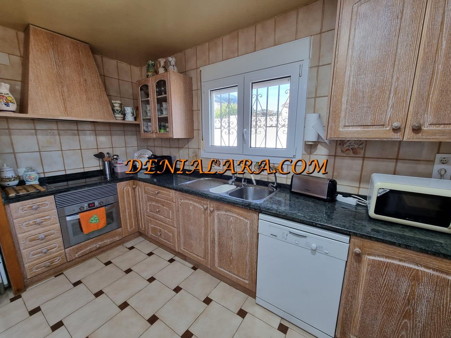 4 sypialnia Willa na sprzedaż w Denia z basenem garażem - 614 999 € (Ref: 9417819)