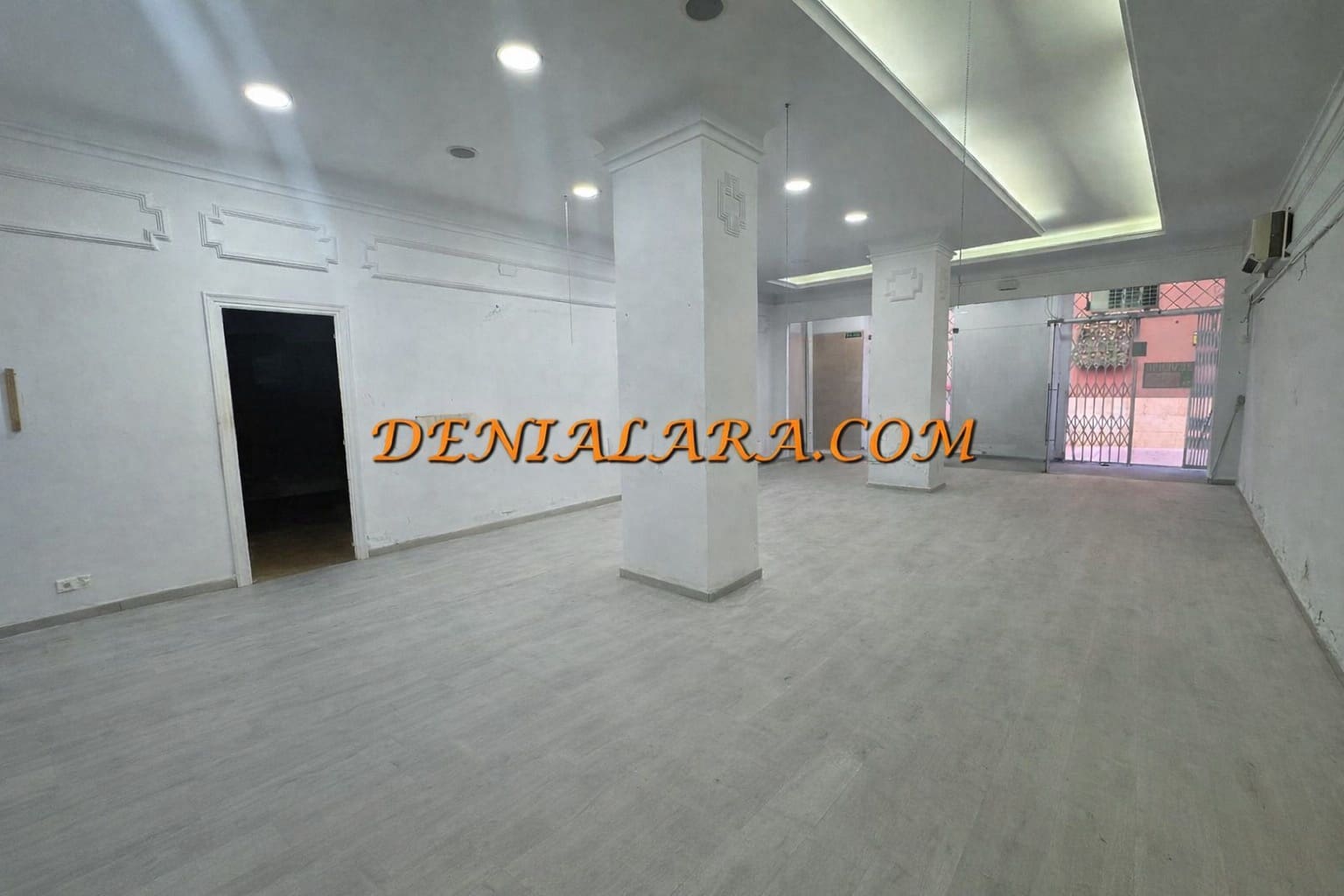 Commercial for sale in Denia - € 295,000 (Ref: 9447217)