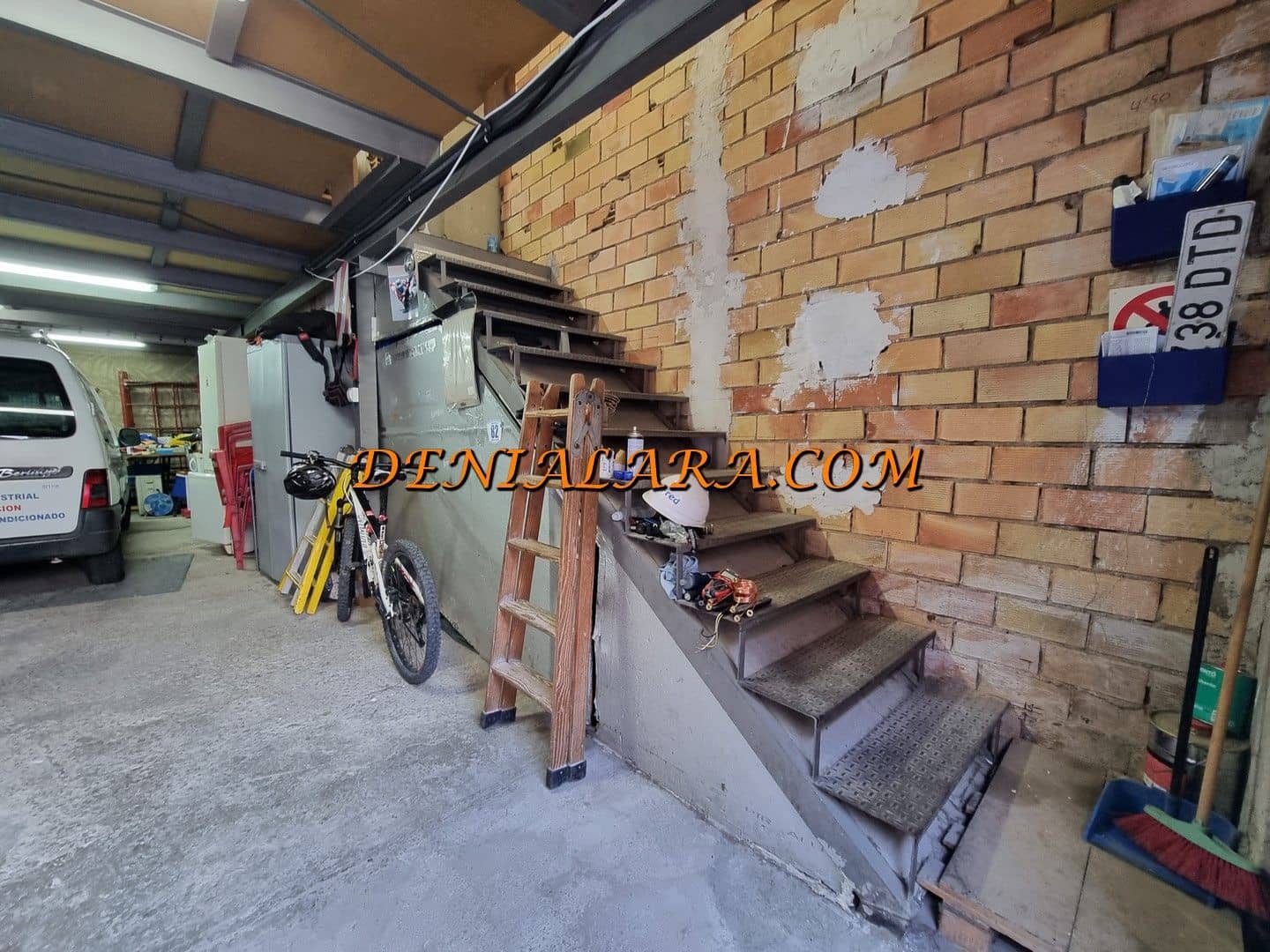 Gewerbe zu verkaufen in Denia mit Garage - 126.000 € (Ref: 9451168)