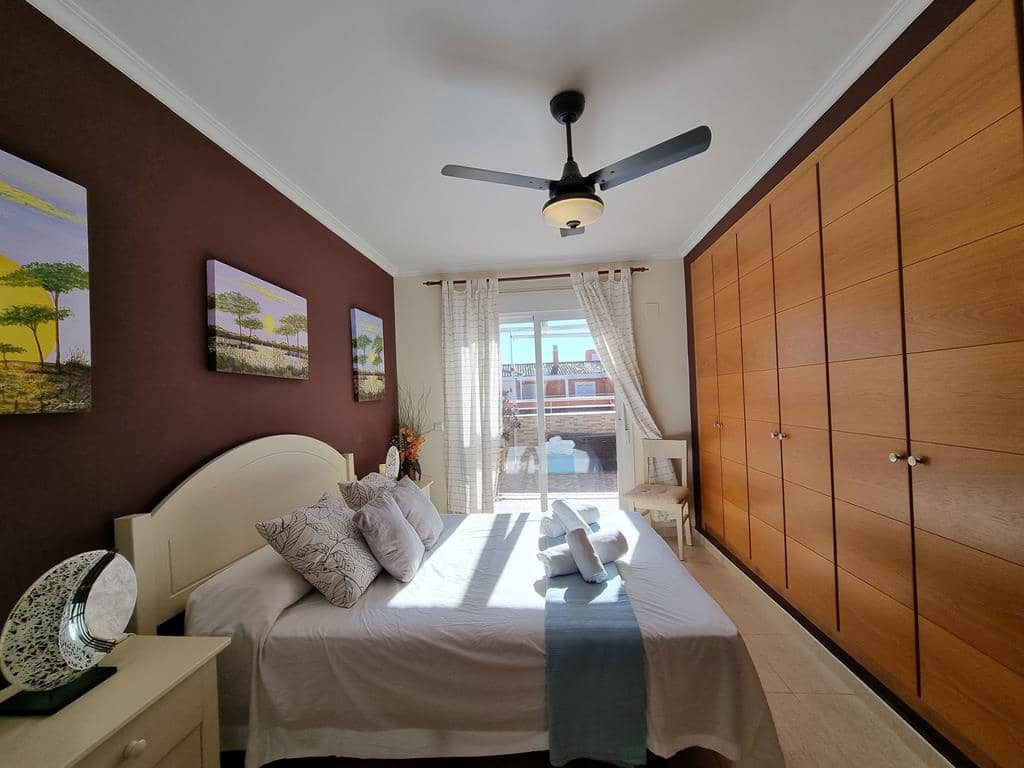 Ático de 3 habitaciones en Dénia en alquiler con piscina garaje - 800 € (Ref: 9465022)