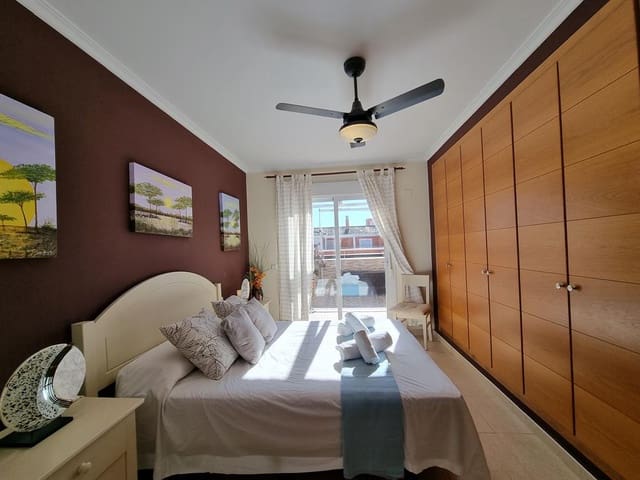 Ático de 3 habitaciones en Dénia en alquiler con piscina garaje - 800 € (Ref: 9465022)