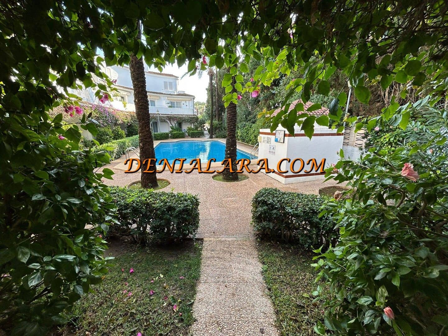 Apartamento de 2 habitaciones en Dénia en alquiler con piscina garaje - 800 € (Ref: 9471665)