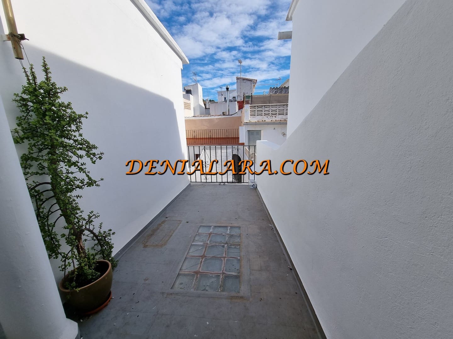 4 bedroom Townhouse for rent in Denia - € 1,100 (Ref: 9496641)