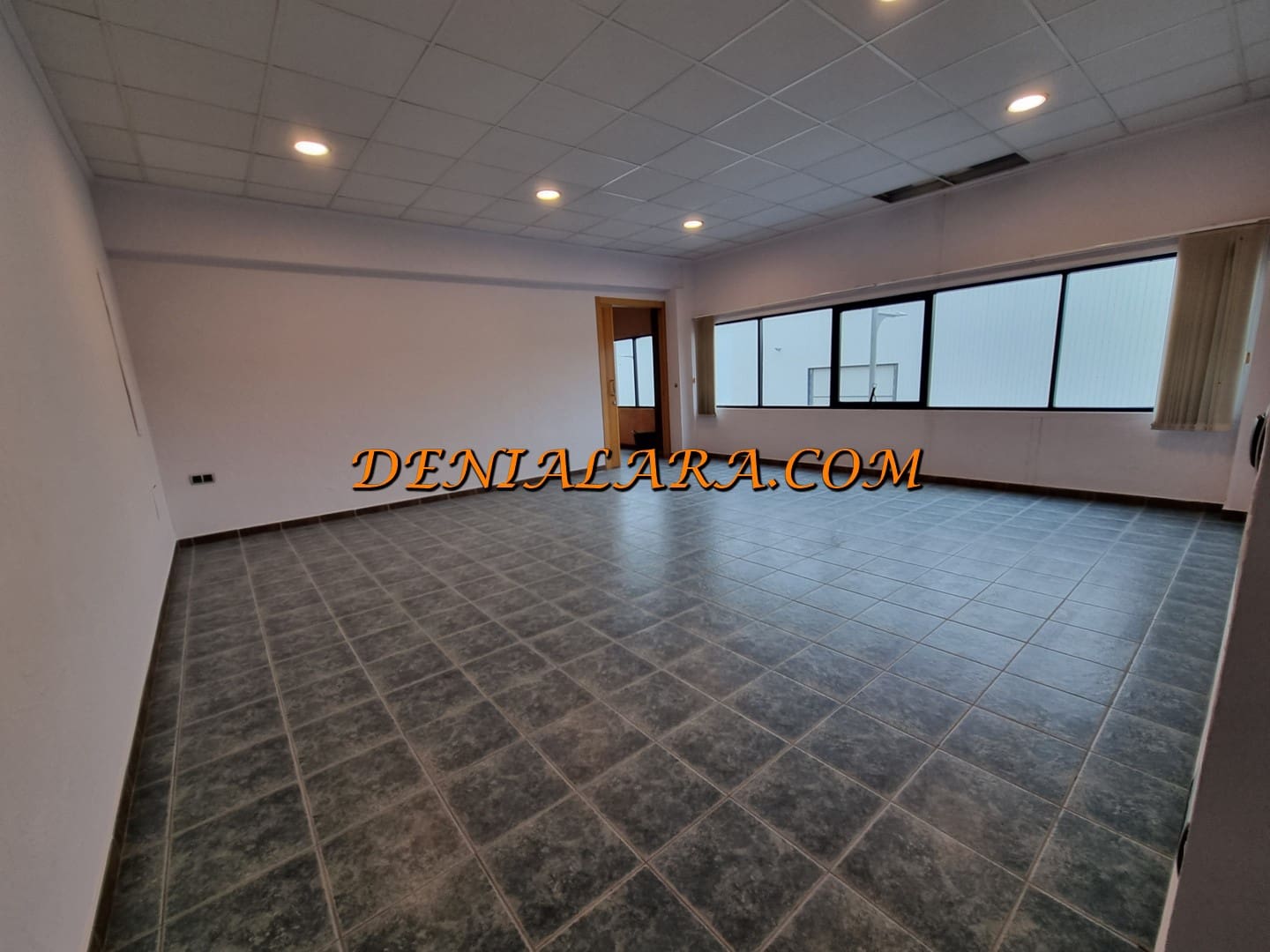 Office for rent in Pego - € 1,700 (Ref: 9532751)
