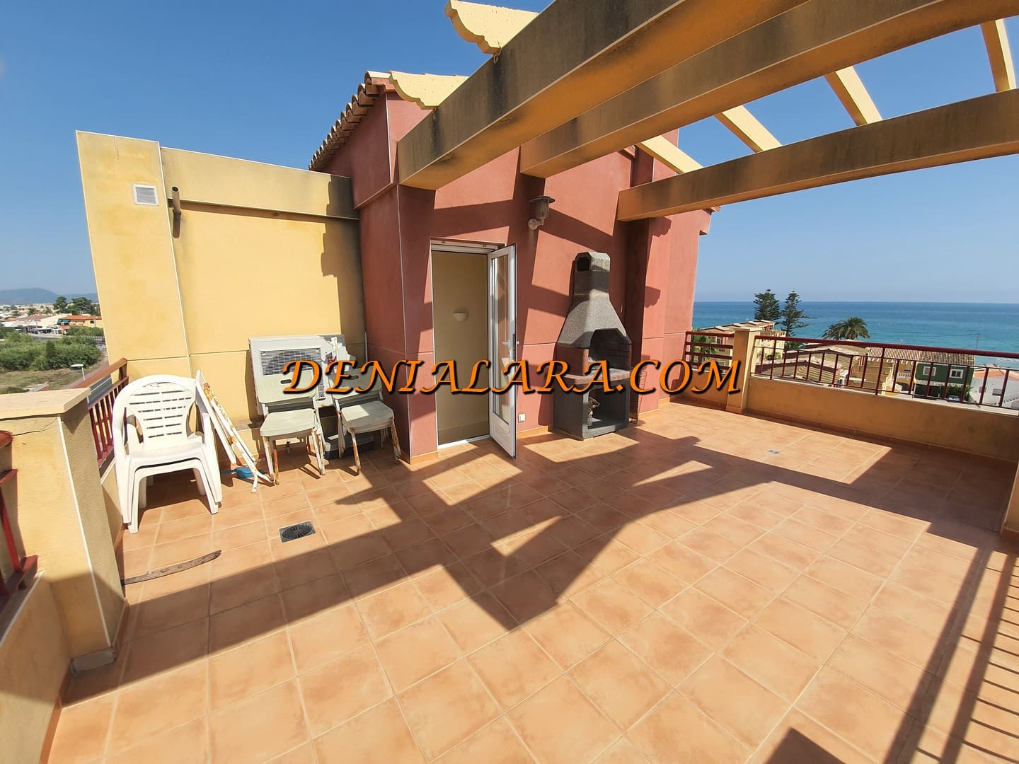 2 Zimmer Apartment zu vermieten in Denia mit Pool Garage - 1.300 € (Ref: 9534843)