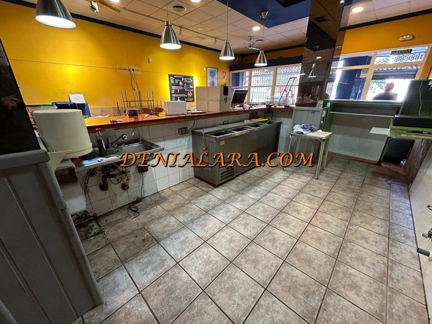 Comercial para venda em Denia - 137 000 € (Ref: 9646445)