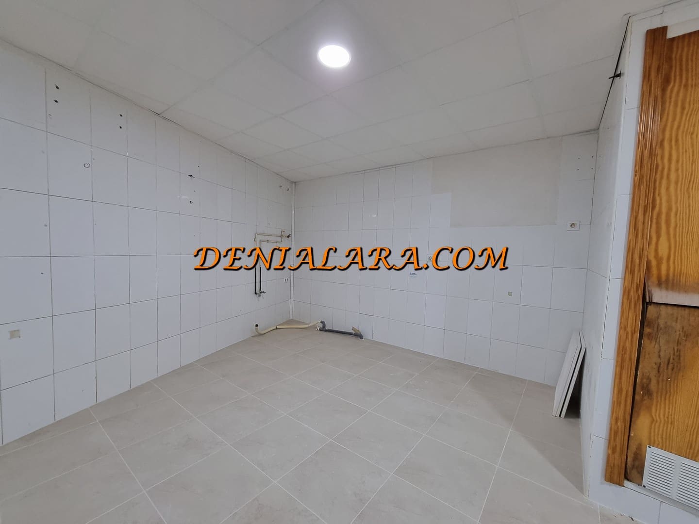 Gewerbe zu vermieten in Denia - 900 € (Ref: 9677918)