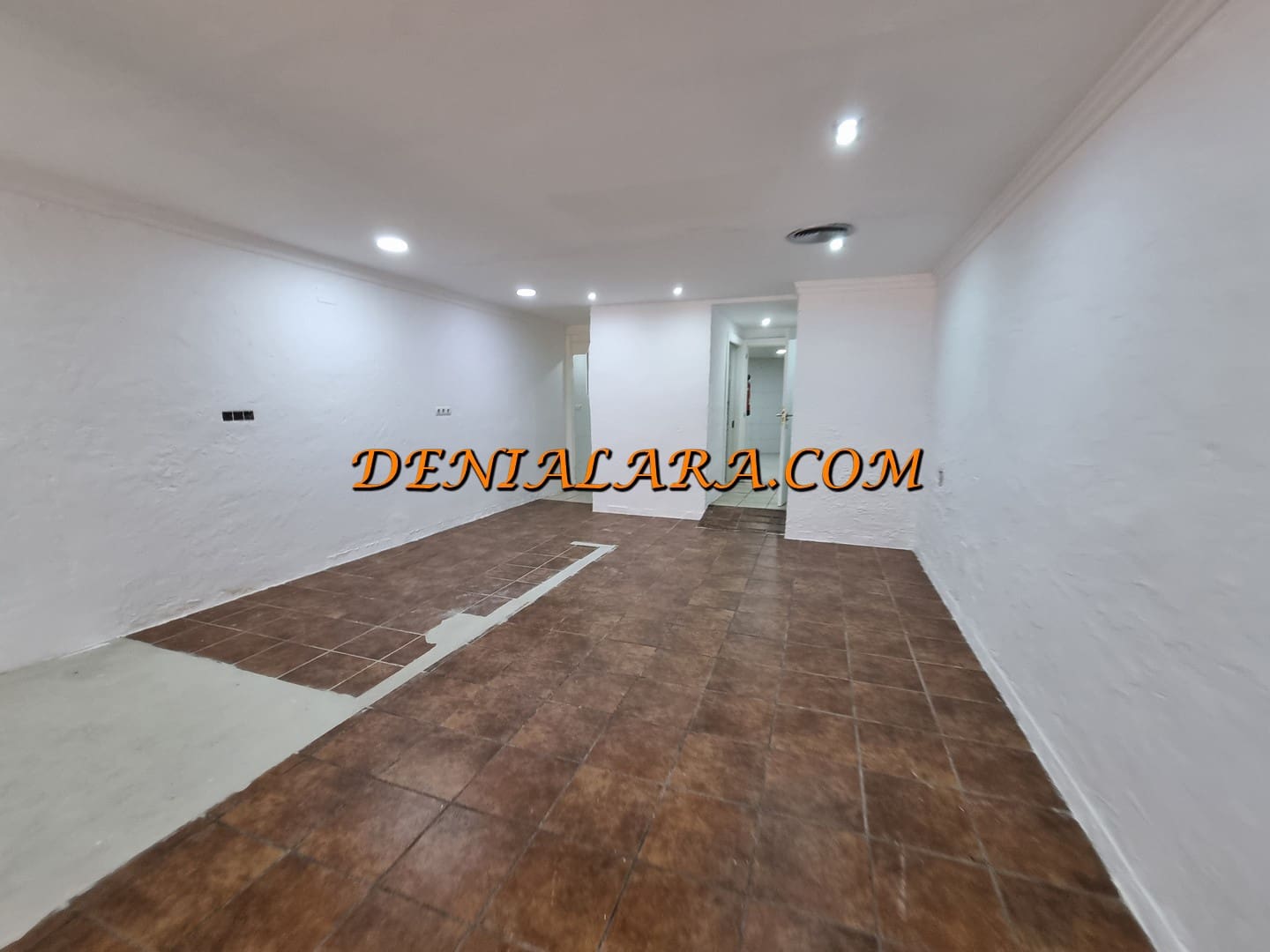 Local Comercial en Dénia en venta - 204.999 € (Ref: 9677919)
