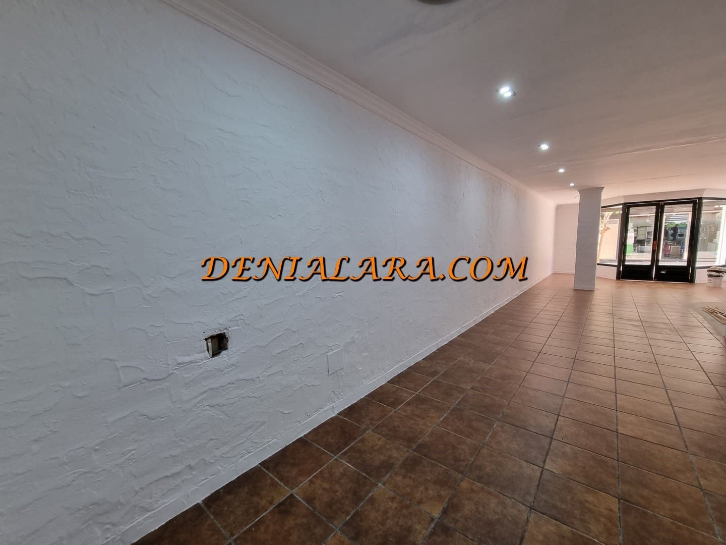 Local Comercial en Dénia en venta - 204.999 € (Ref: 9677919)