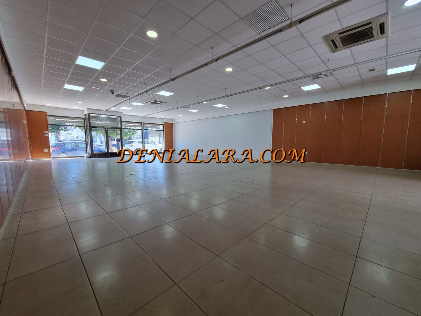 Commercial for rent in Denia - € 2,700 (Ref: 9737314)