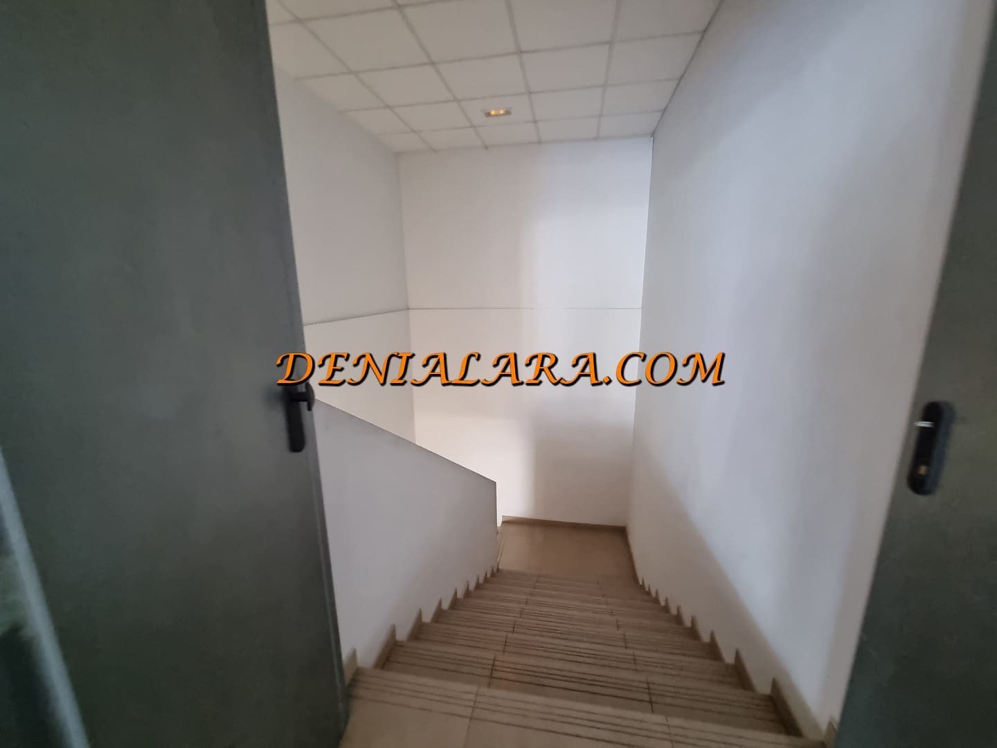 Commercial for rent in Denia - € 2,700 (Ref: 9737314)