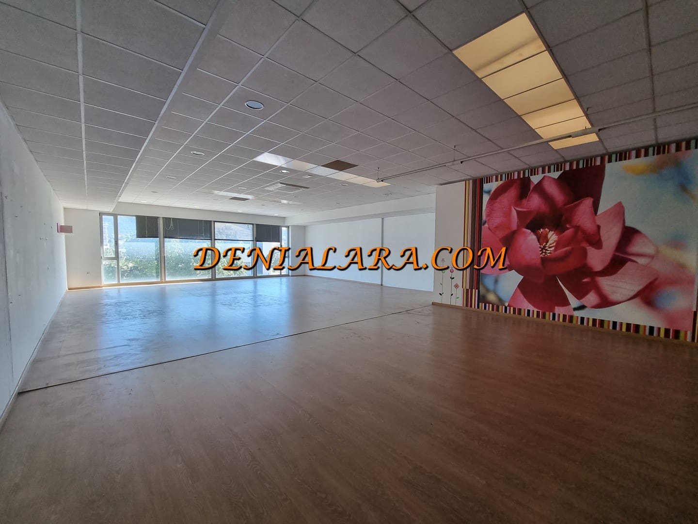 Commercial for rent in Denia - € 2,700 (Ref: 9737314)