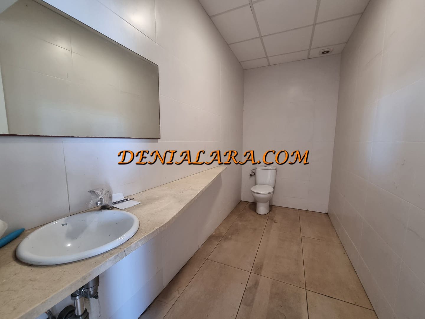 Commercial for rent in Denia - € 2,700 (Ref: 9737314)