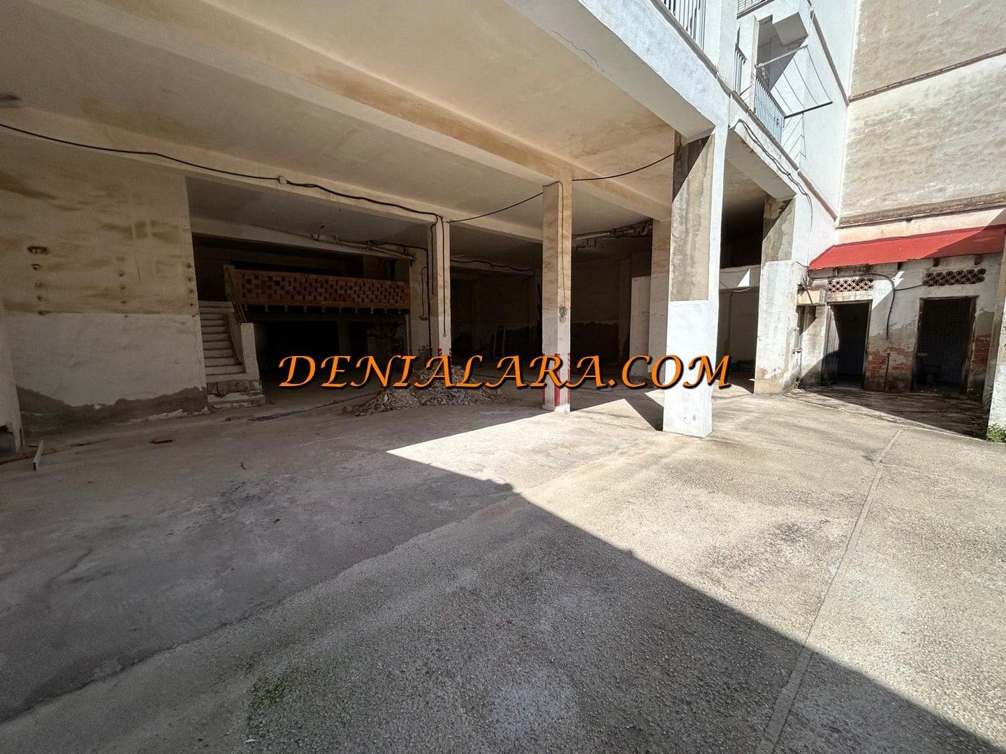 Commerciale da affittare in Denia con garage - 3.600 € (Rif: 9795541)