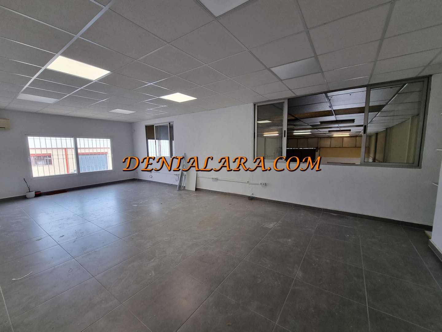 Kommersiell til leie i Ondara med garasje - € 1 800 (Ref: 9807211)