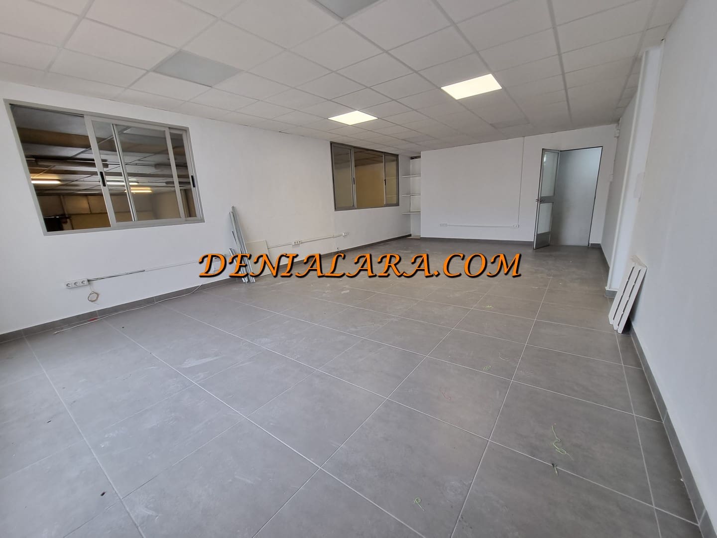 Kommersiell til leie i Ondara med garasje - € 1 800 (Ref: 9807211)