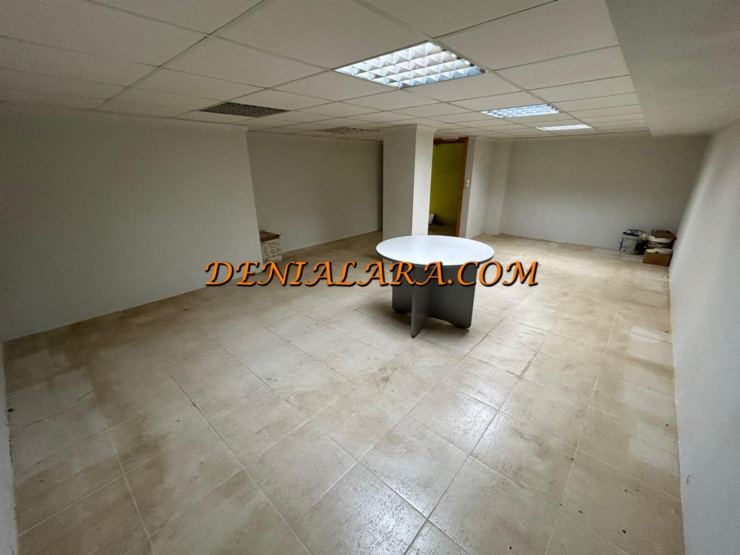 Kommersiell til leie i Denia - € 850 (Ref: 9821610)