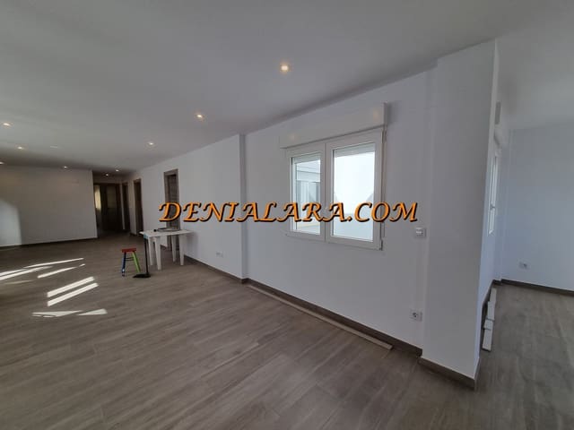 3 bedroom Flat for rent in Dénia - € 1,300 (Ref: 9834859)
