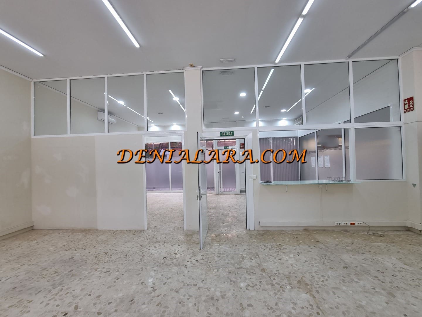 Kaupallinen vuokrattavana paikassa Denia - 1 300 € (Ref: 9841889)