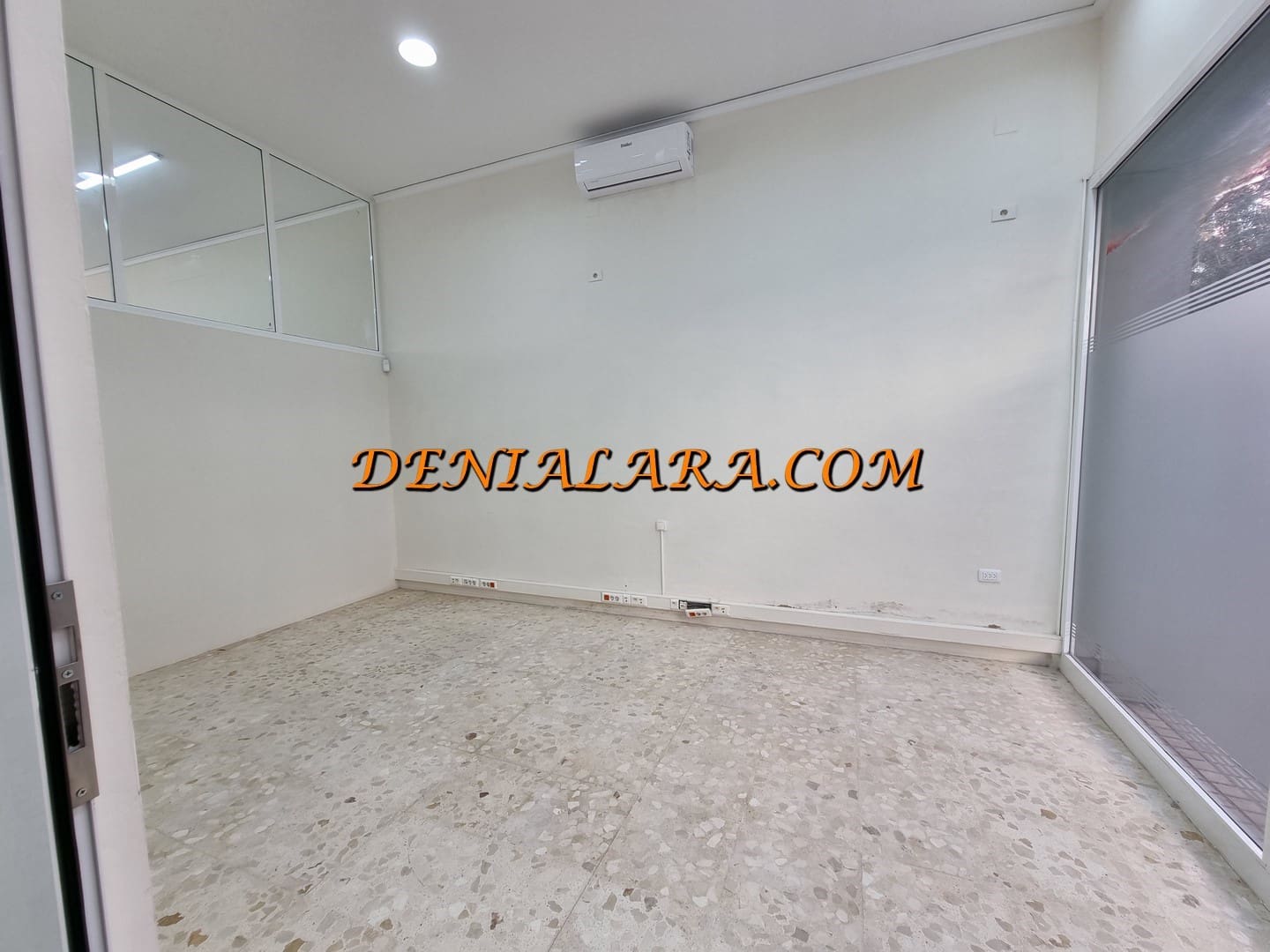 Kaupallinen vuokrattavana paikassa Denia - 1 300 € (Ref: 9841889)