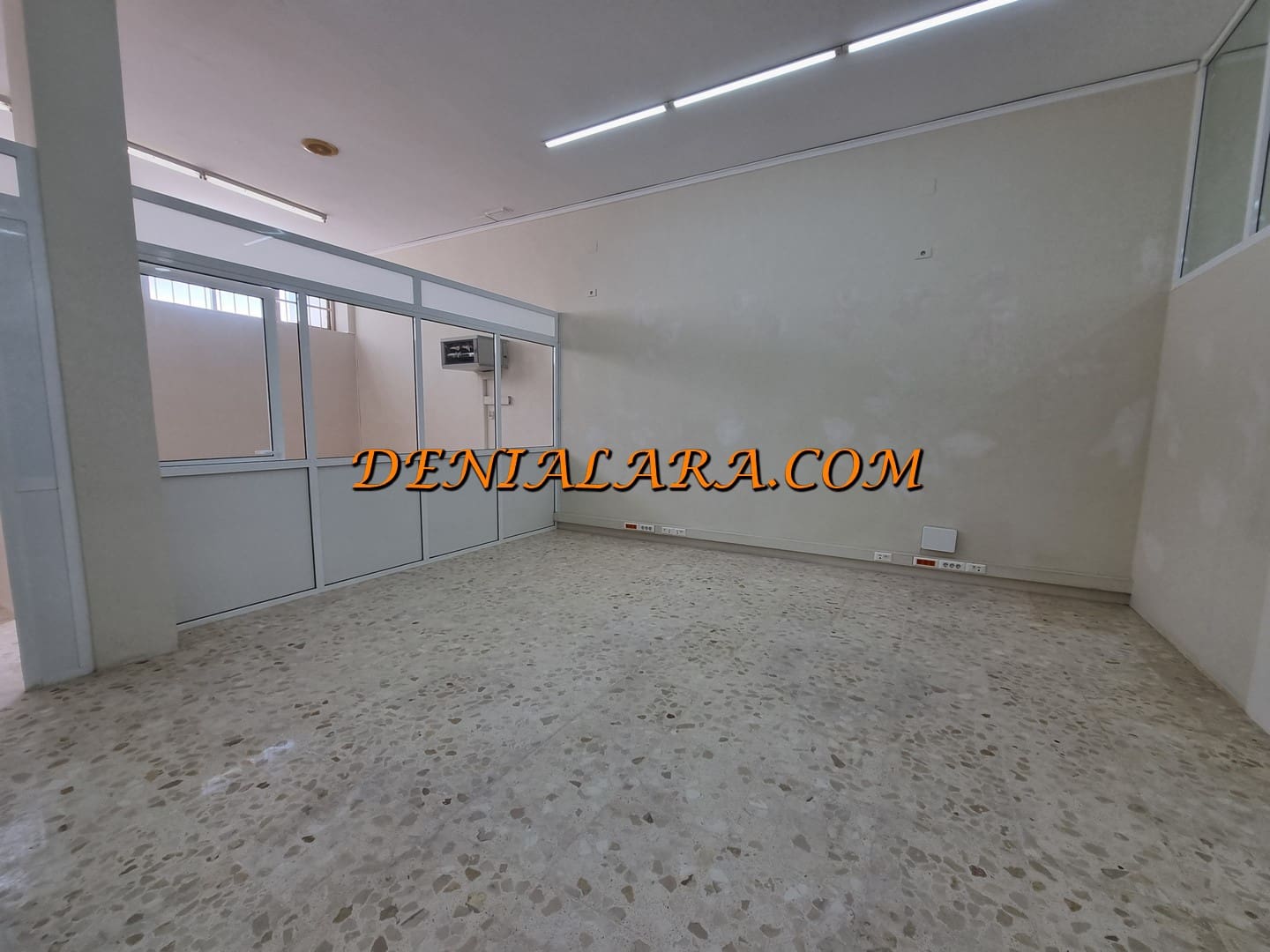 Kaupallinen vuokrattavana paikassa Denia - 1 300 € (Ref: 9841889)