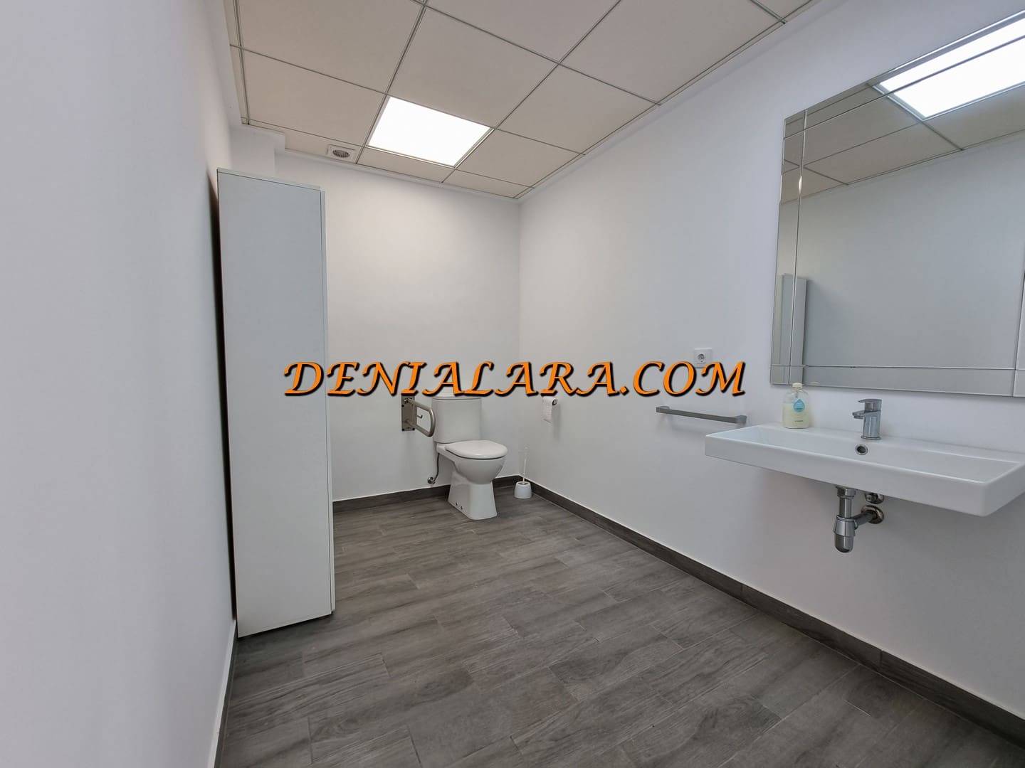 Kaupallinen vuokrattavana paikassa Denia - 1 300 € (Ref: 9841889)