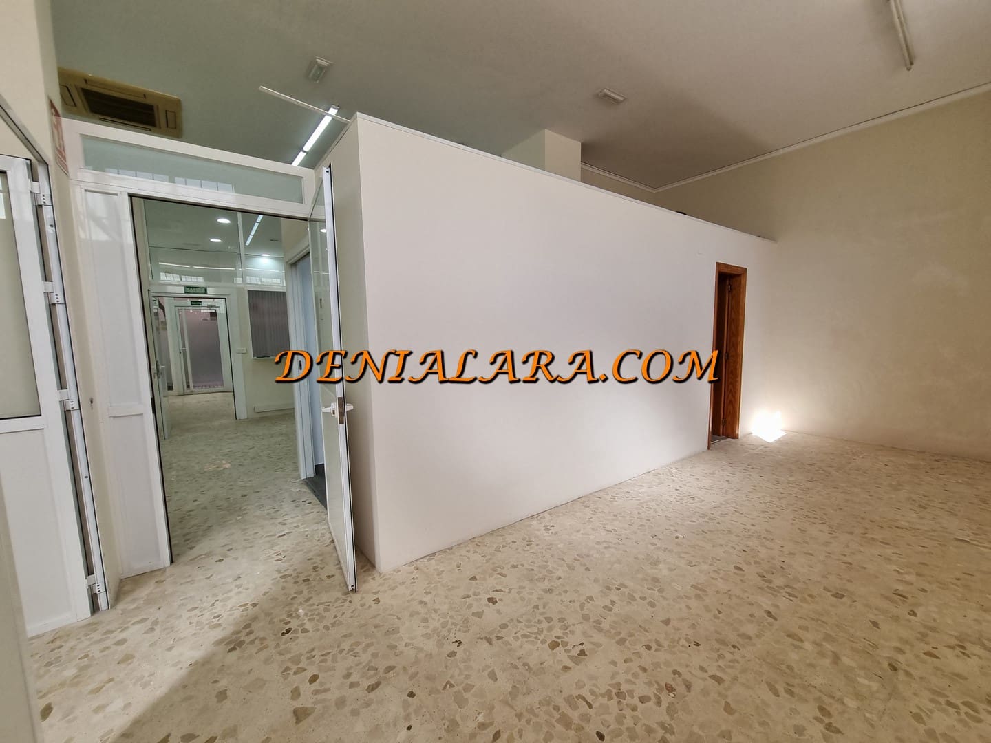Kaupallinen vuokrattavana paikassa Denia - 1 300 € (Ref: 9841889)