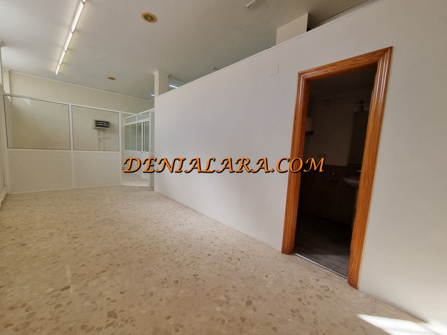 Kaupallinen vuokrattavana paikassa Denia - 1 300 € (Ref: 9841889)