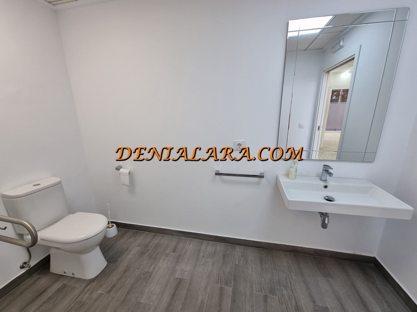 Kaupallinen vuokrattavana paikassa Denia - 1 300 € (Ref: 9841889)