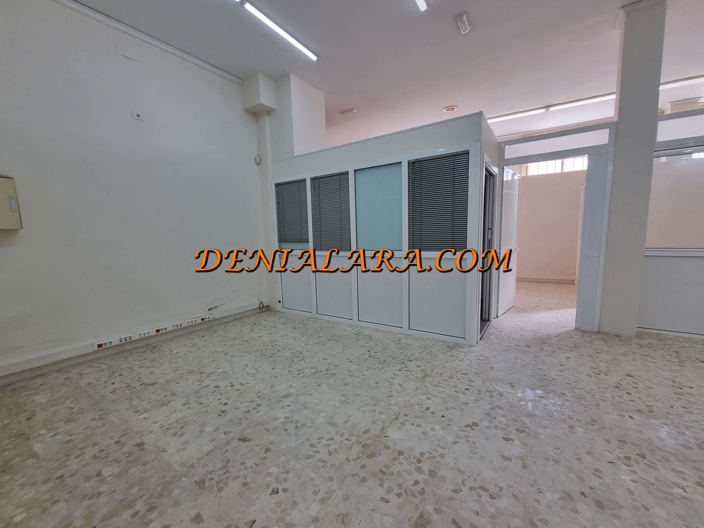 Kaupallinen vuokrattavana paikassa Denia - 1 300 € (Ref: 9841889)