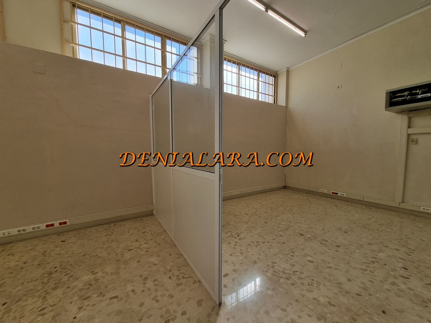 Kaupallinen vuokrattavana paikassa Denia - 1 300 € (Ref: 9841889)