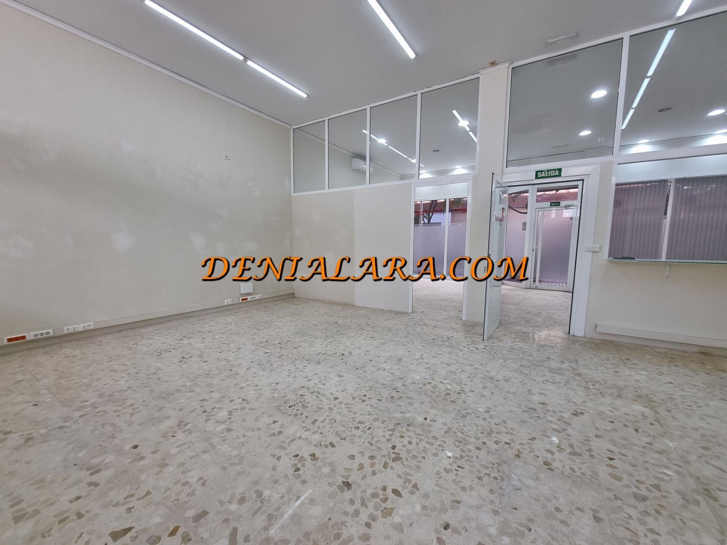 Kaupallinen vuokrattavana paikassa Denia - 1 300 € (Ref: 9841889)