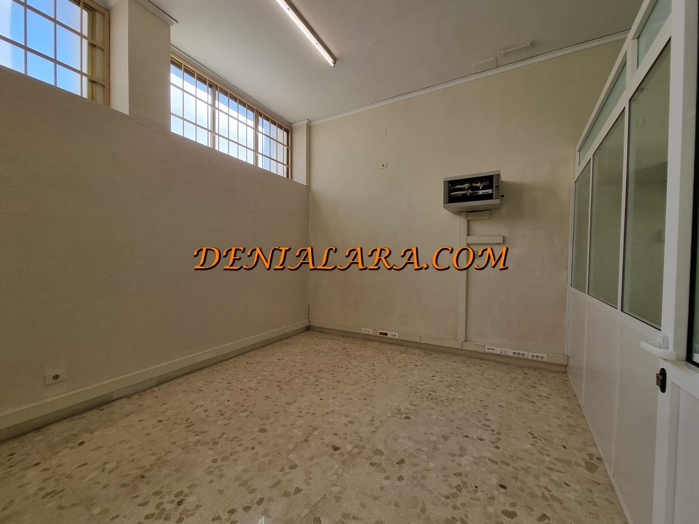 Kaupallinen vuokrattavana paikassa Denia - 1 300 € (Ref: 9841889)
