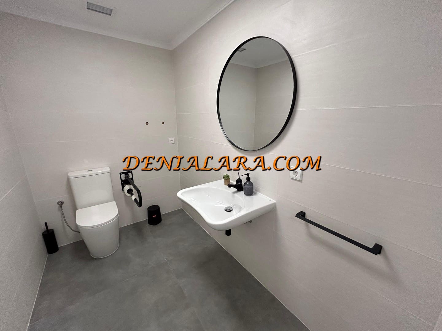 5 slaapkamer Commercieel te huur in Denia - € 395 (Ref: 9848254)