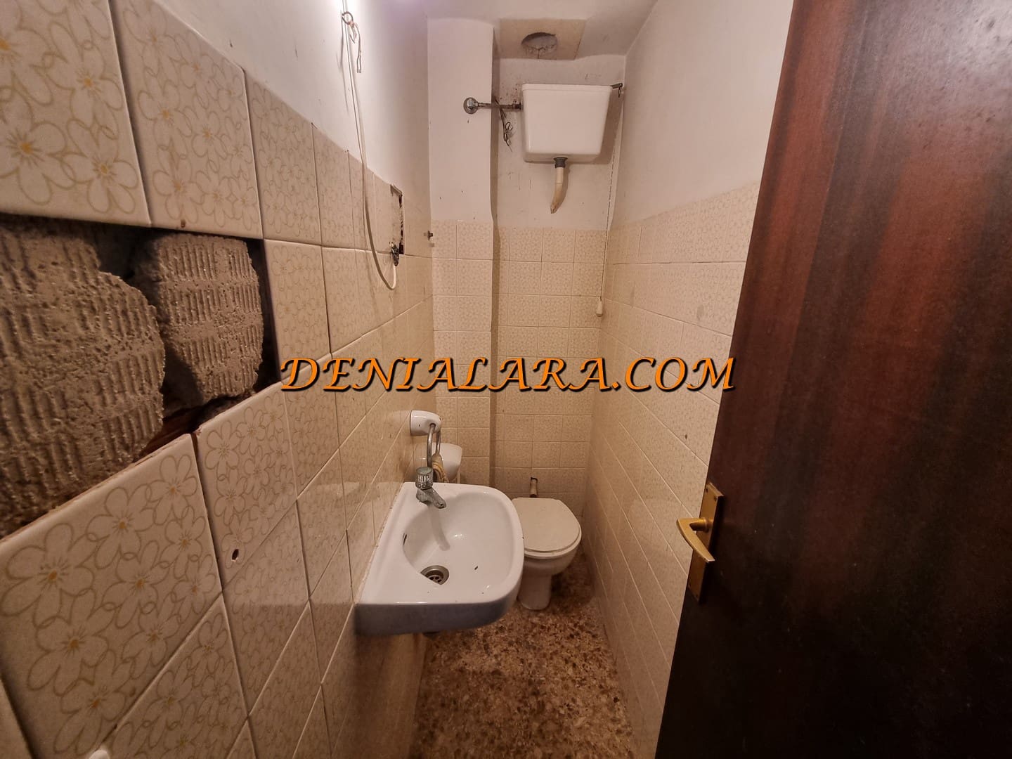 Commercieel te koop in Gata de Gorgos - € 98.000 (Ref: 9854273)