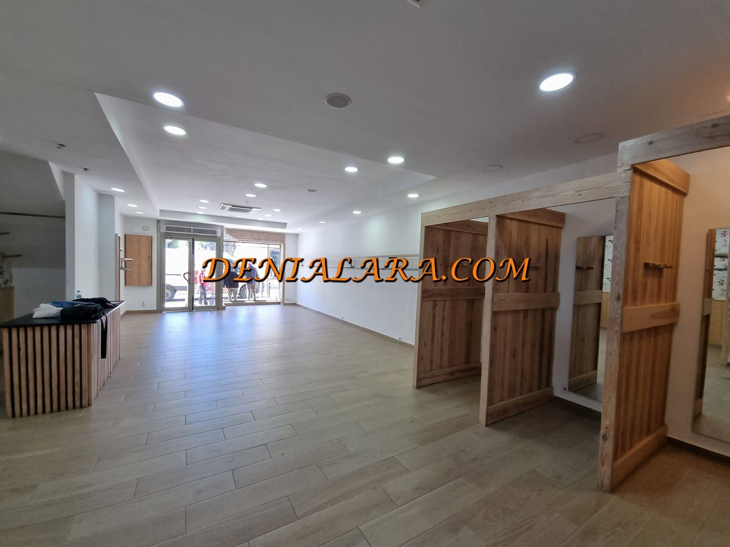Commercial for rent in Denia - € 1,600 (Ref: 9854458)